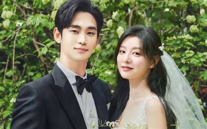 Exploring The Romantic History Of Kim Soo Hyun: A Look At His Past Girlfriends